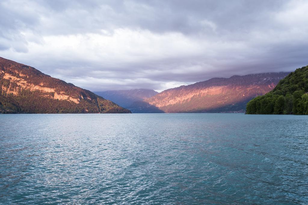 Boutique Hotel Riviera Spiez Ruang foto