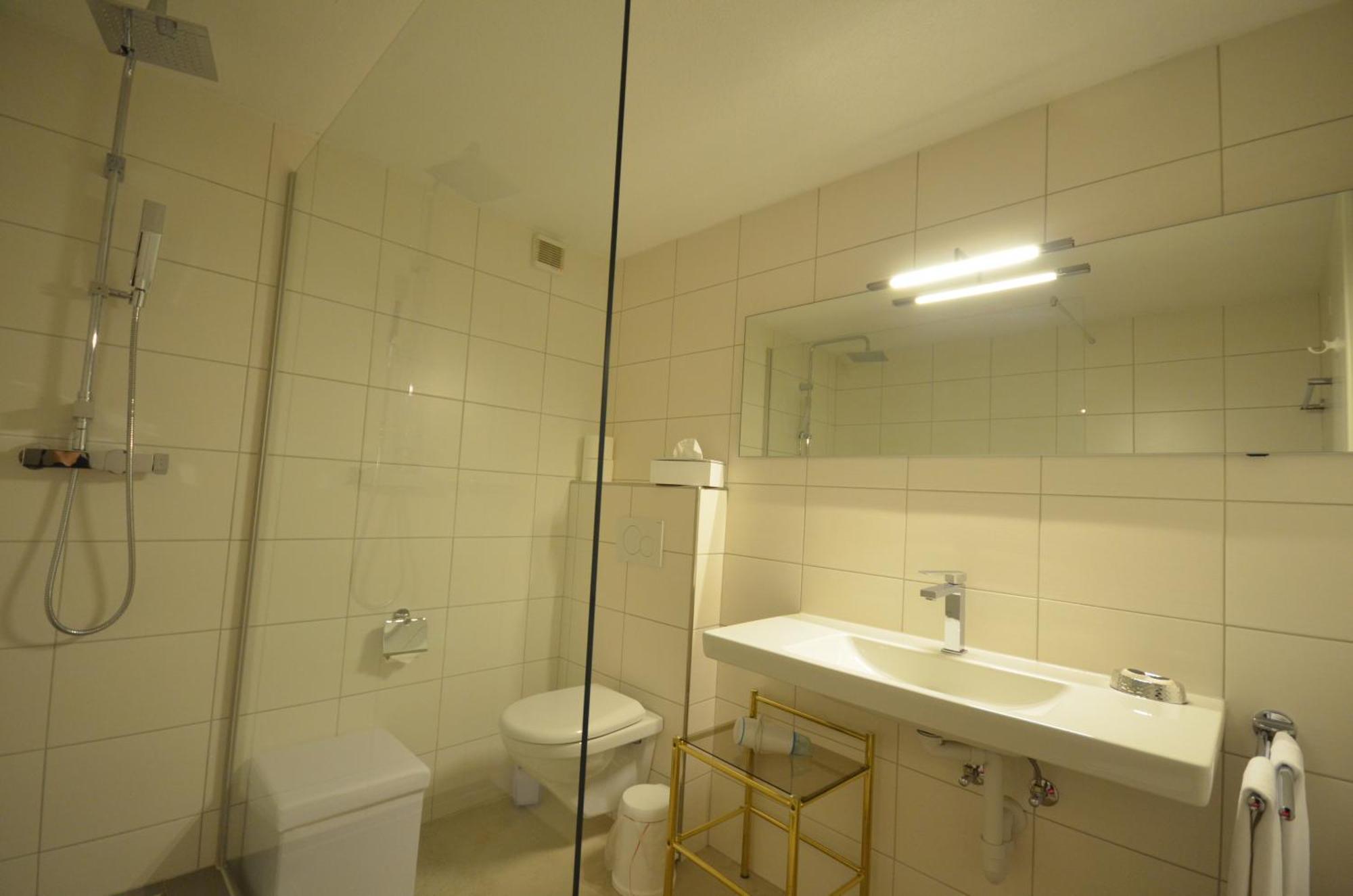 Boutique Hotel Riviera Spiez Ruang foto